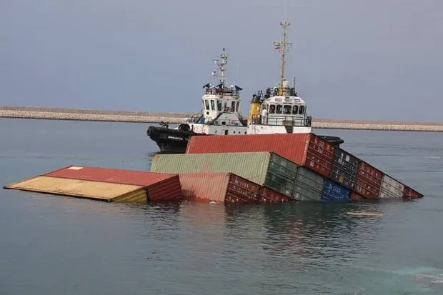 کشتی تانزانیایی در بندر پارس جنوبی واژگون شد